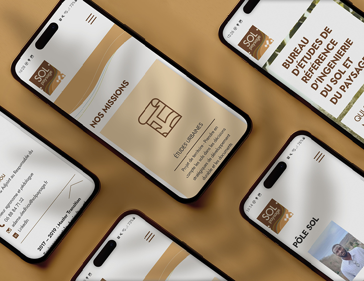 Présentation sur smartphone du site internet Sol Paysage. Aperçu de différentes pages.